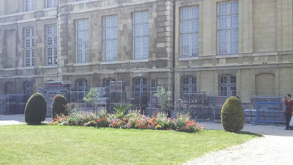 �����h���n�E�X�z�e�����H